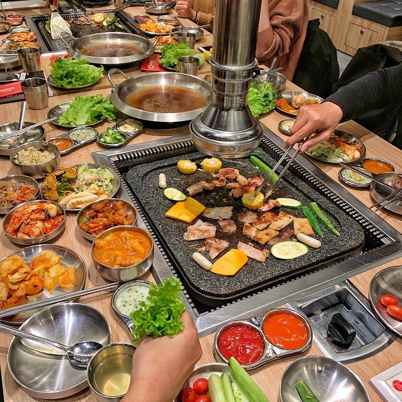 Bò nầm nhúng sốt Nhúng Quán